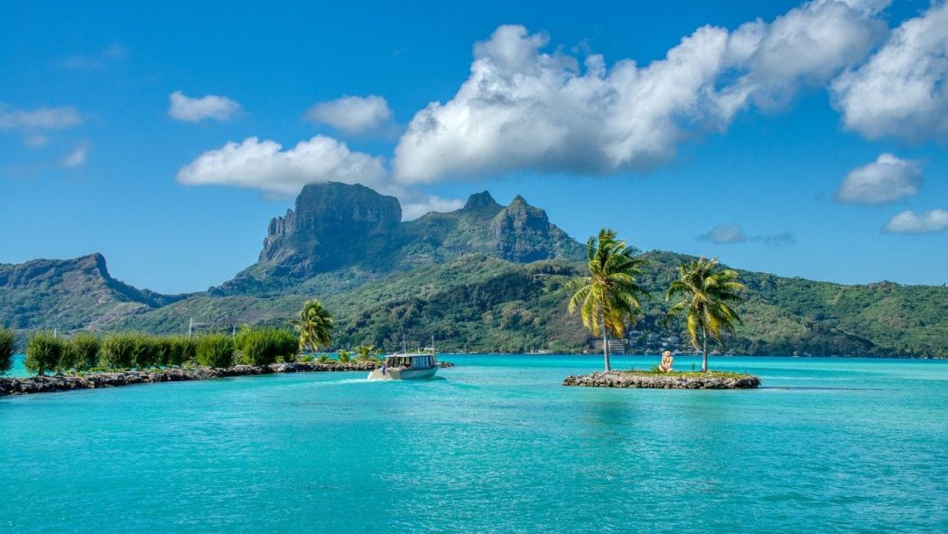 Comment obtenir un devis en ligne pour la location d'un bateau en Polynésie française ?