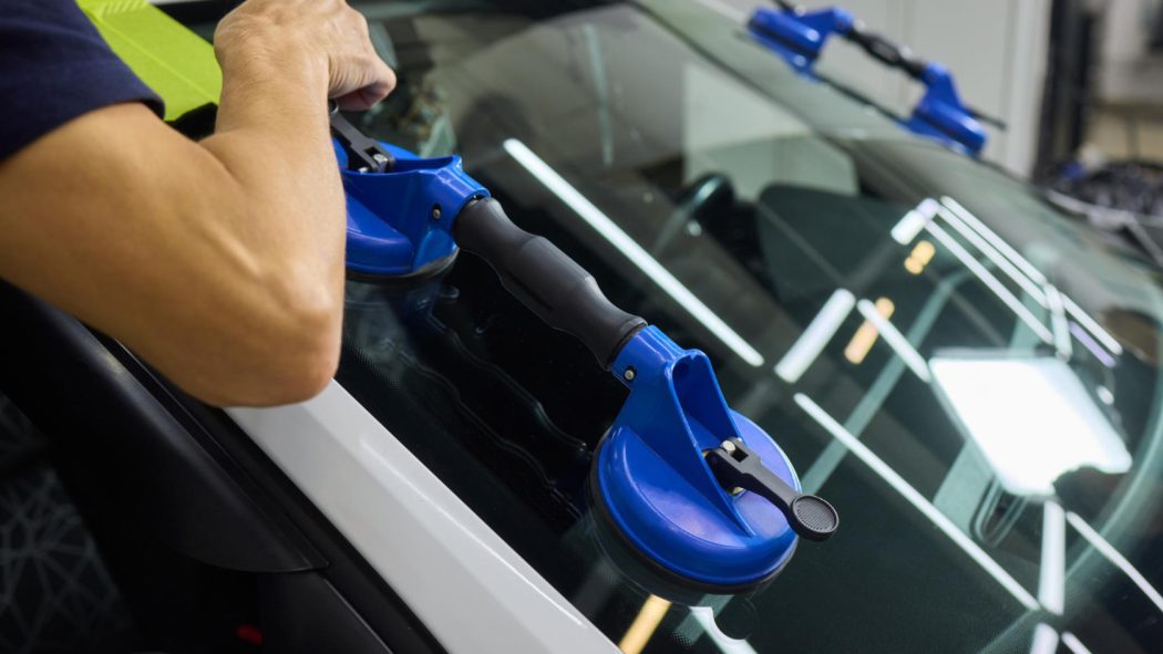 Pare-brise fissuré ou endommagé : quand le faire remplacer ?