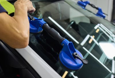 Pare-brise fissuré ou endommagé : quand le faire remplacer ?